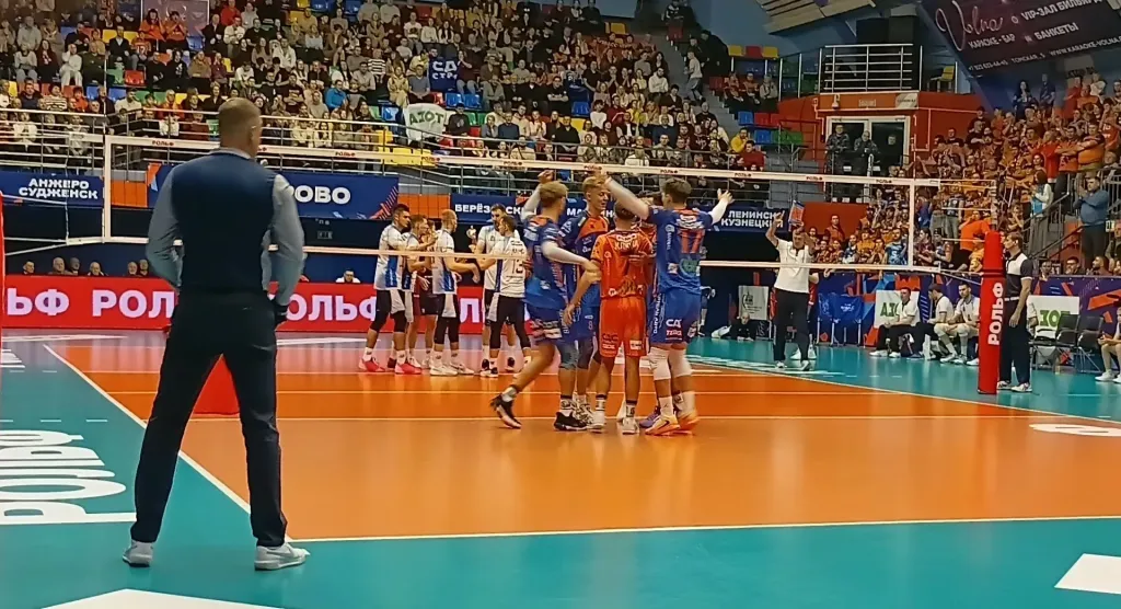 Волейбольный «Кузбасс» дома обыграл «Енисей» со счётом 3:0