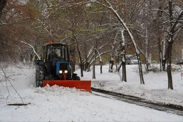 На уборку снега в Кемерове вышли 190 рабочих и 79 машин
