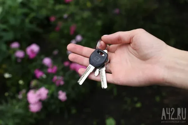 Студент отдал мошенникам ключи от квартиры родителей в Ленинске-Кузнецком