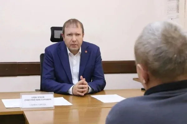 Мэр Кемерова пообещал помочь отцу-одиночке с семью детьми