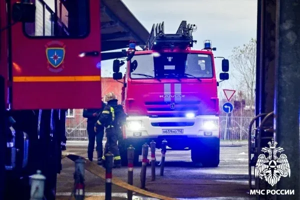 В Новокузнецке прошли учения МЧС с тушением торгового центра