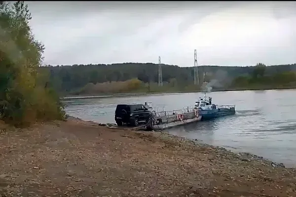 Паромную переправу через Томь в Мысках закроют с 26 октября