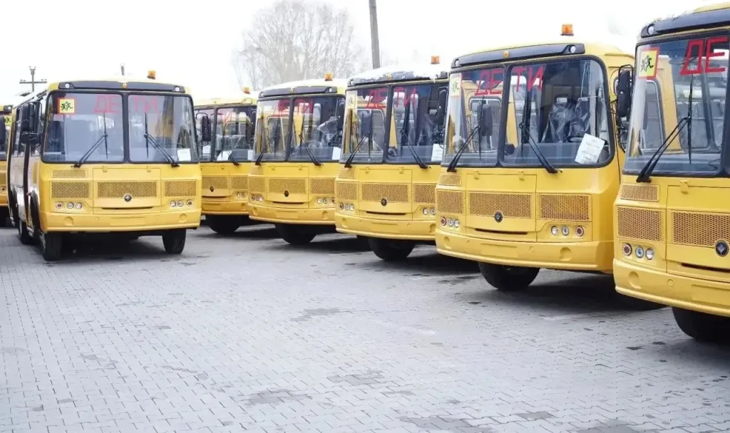Школы Кузбасса получат 18 новых автобусов за 85 млн рублей